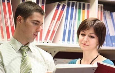 华尔街一个投行新人的生活！