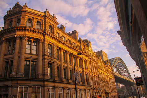 英国华人金融业者掀“考证热” 提升自身价值