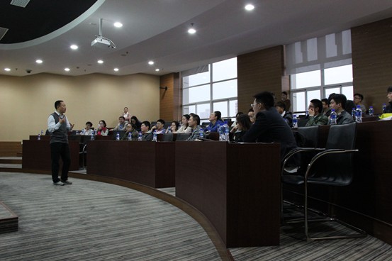 <b>国联安基金经理为您解读债券基金CFA投资模式</b>